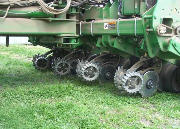 dry fertilizer planter Yetter 2962 Row Unit Mounted Double Disc Fertilizer Opener – FennigEquipment